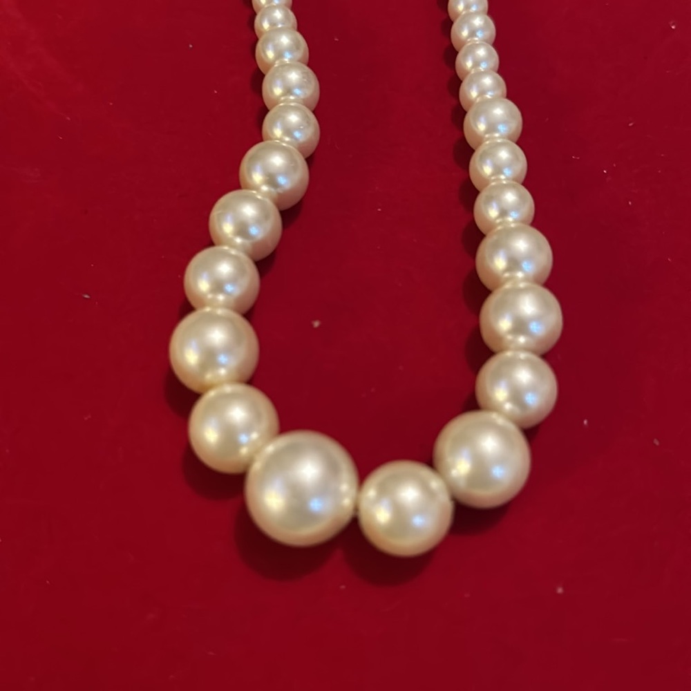 Pearl Necklace Set - Picture 2 of 6